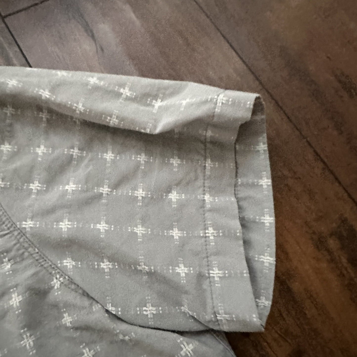 Kühl Men’s Sz. M Gray Button Up Casual Shirt Size Style# 7567 18S Vintage Cross