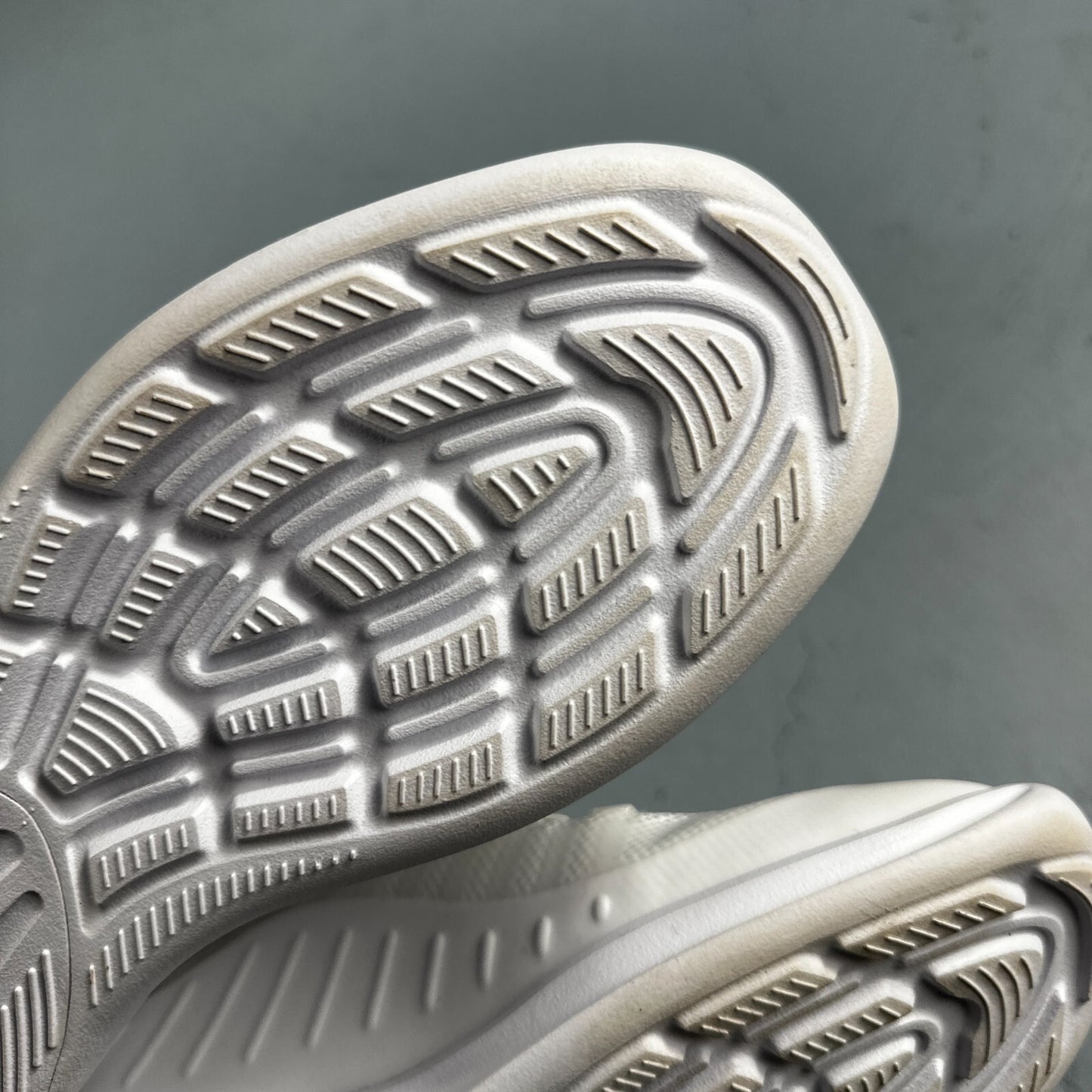 Nike Air Max Axis White Sneakers Women's Size 9 Running AA2168-100