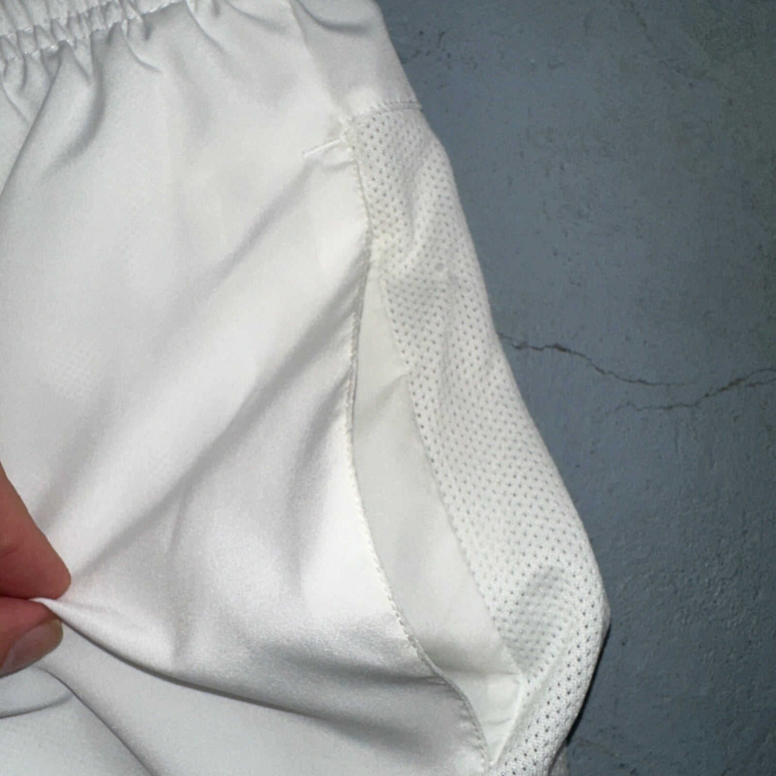 Nike Mens Athletic Gym TNNS Muscle Shorts Dri Fit White Gym Sports Small