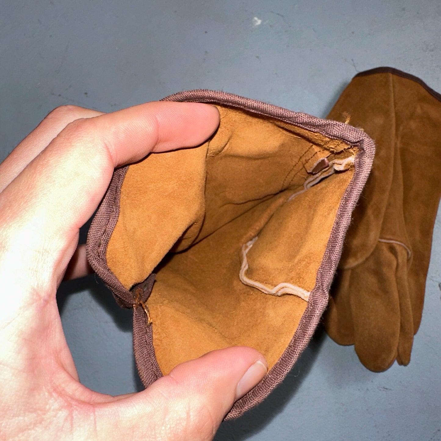 Vtg Wells Lamont Cowhide Genuine Suede Leather Gloves Size Medium USA