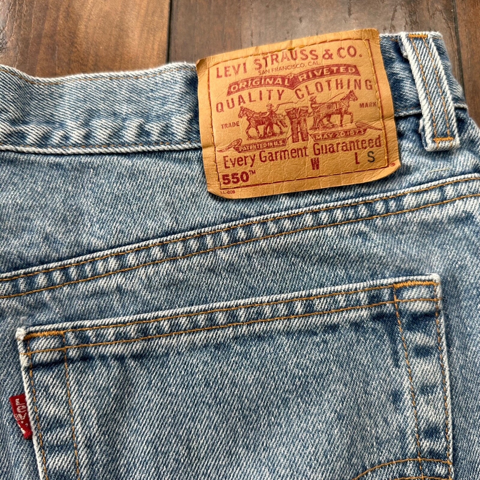 Levis 550 Jeans VTG Womens High Rise Light Wash Relaxed Tapered 90s USA 35x28