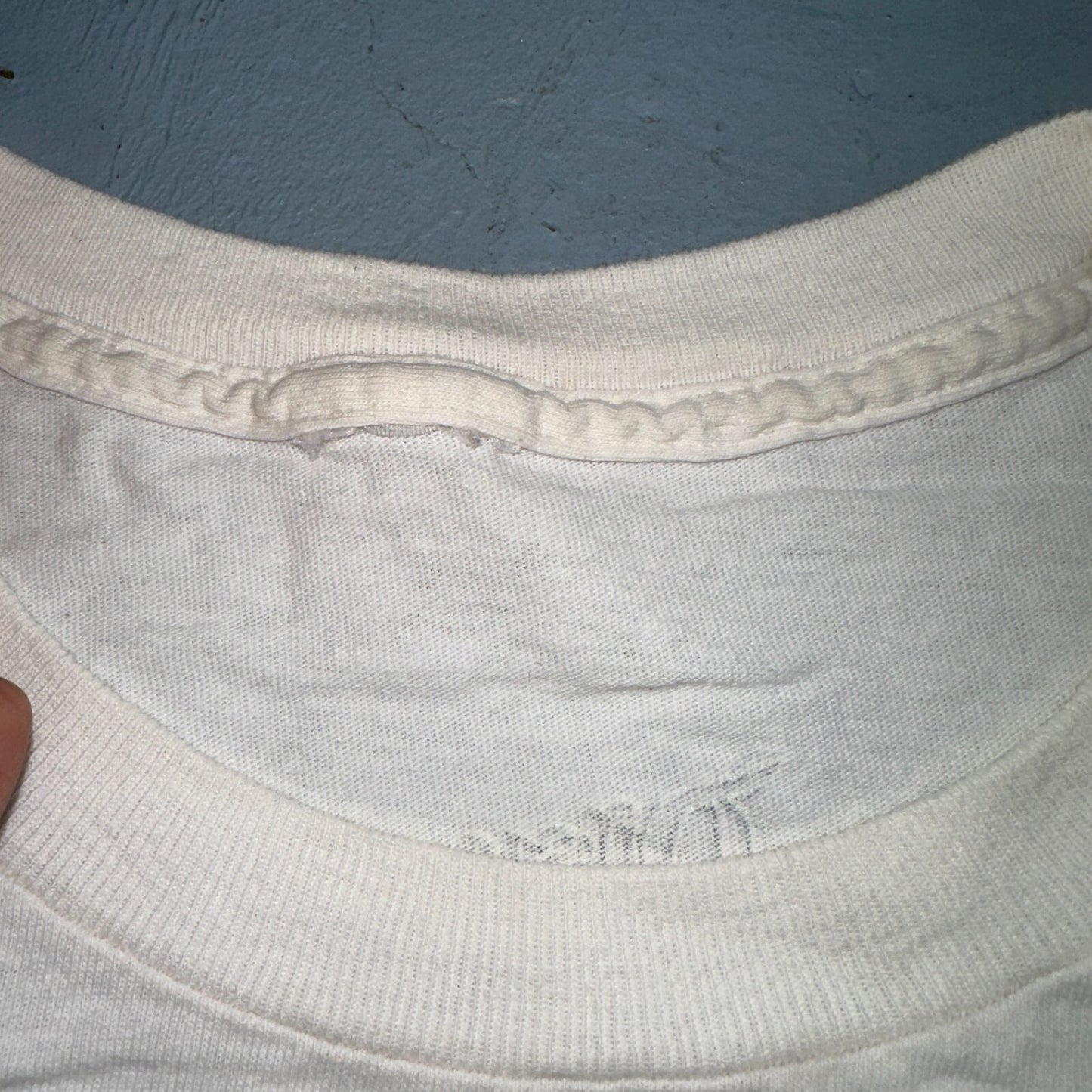 Winnie the Pooh Happy VTG T Shirt Disney Big Print Distressted Disneyland Bear