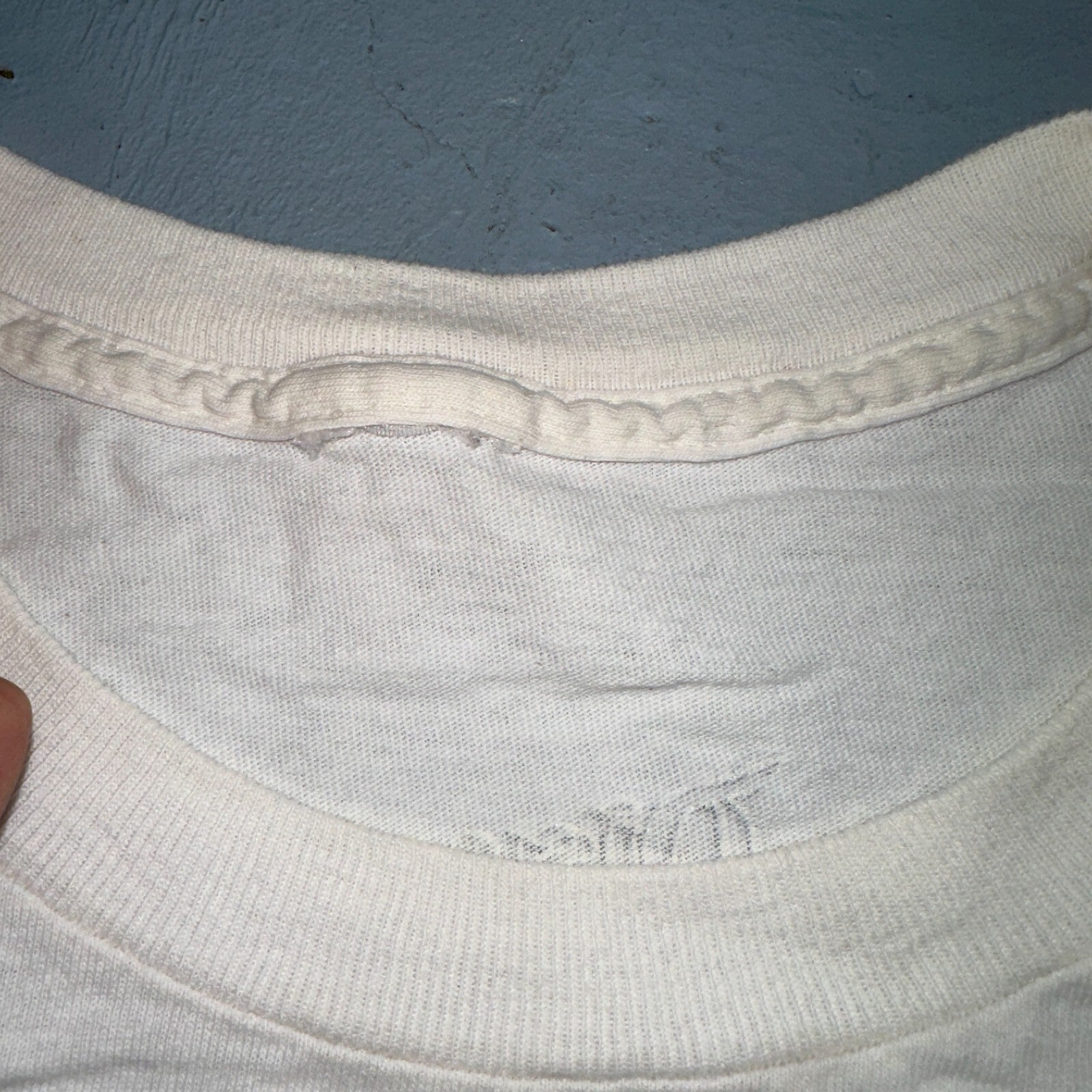 Winnie the Pooh Happy VTG T Shirt Disney Big Print Distressted Disneyland Bear