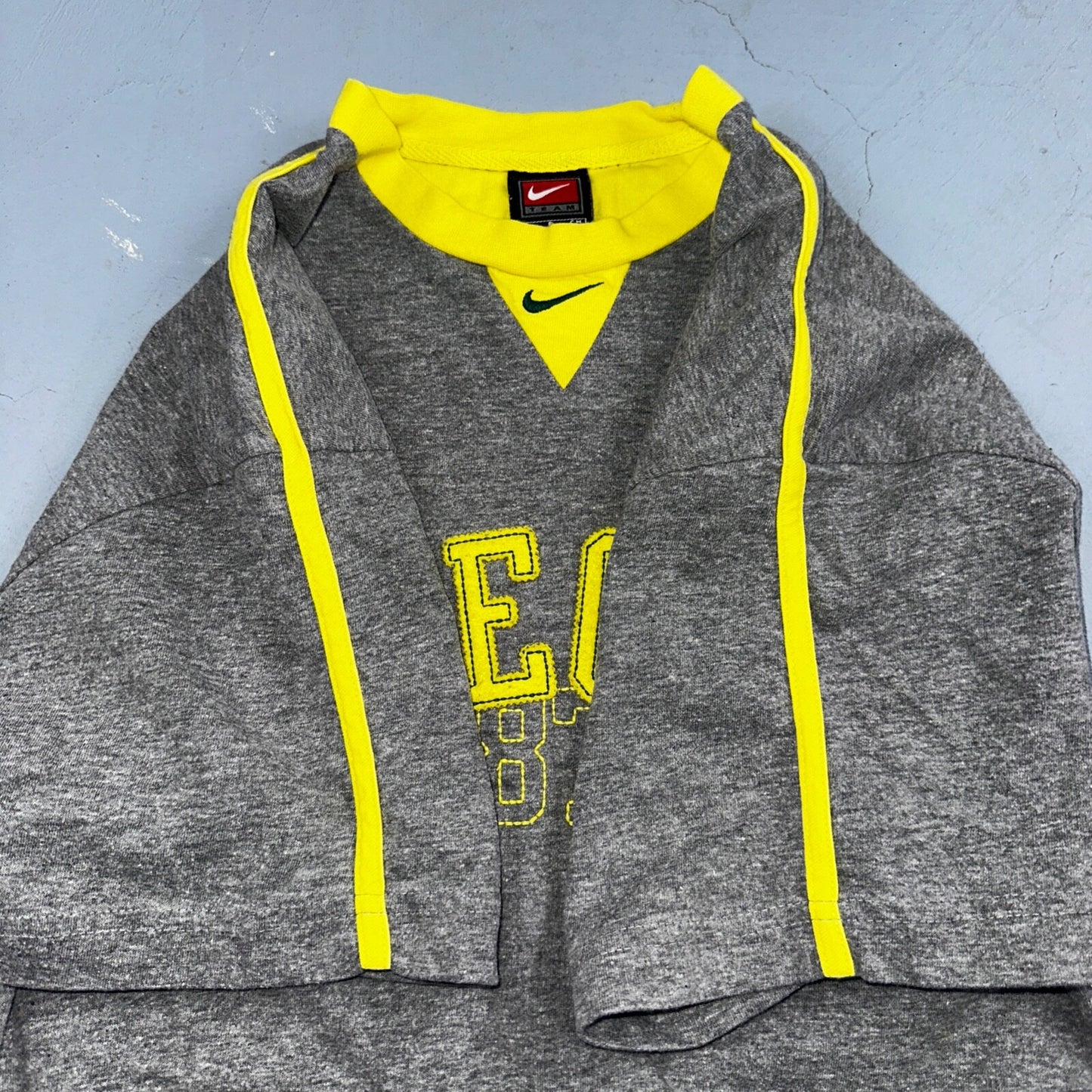 Nike Oregon Center Swoosh VTG T Shirt Y2K 90s Yellow Track Eugene Sports