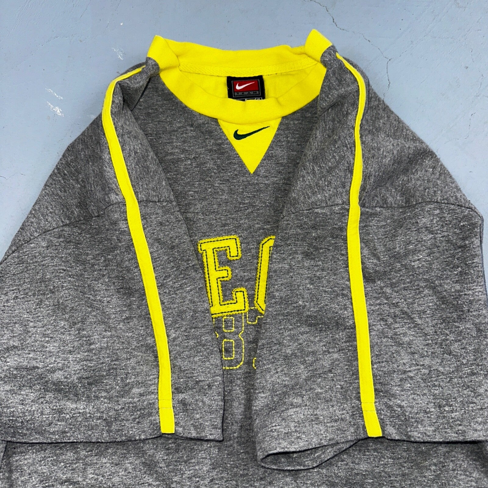 Nike Oregon Center Swoosh VTG T Shirt Y2K 90s Yellow Track Eugene Sports