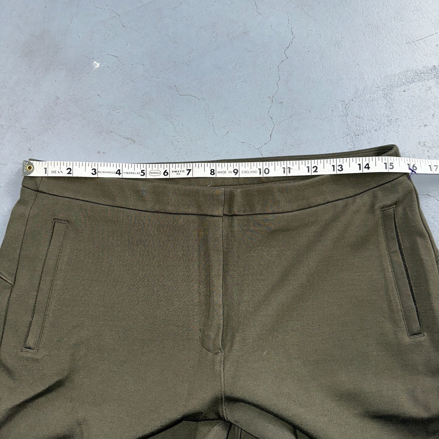 Lululemon On The Move Pant Lightweight in Green Olive Sage Womens Size 10