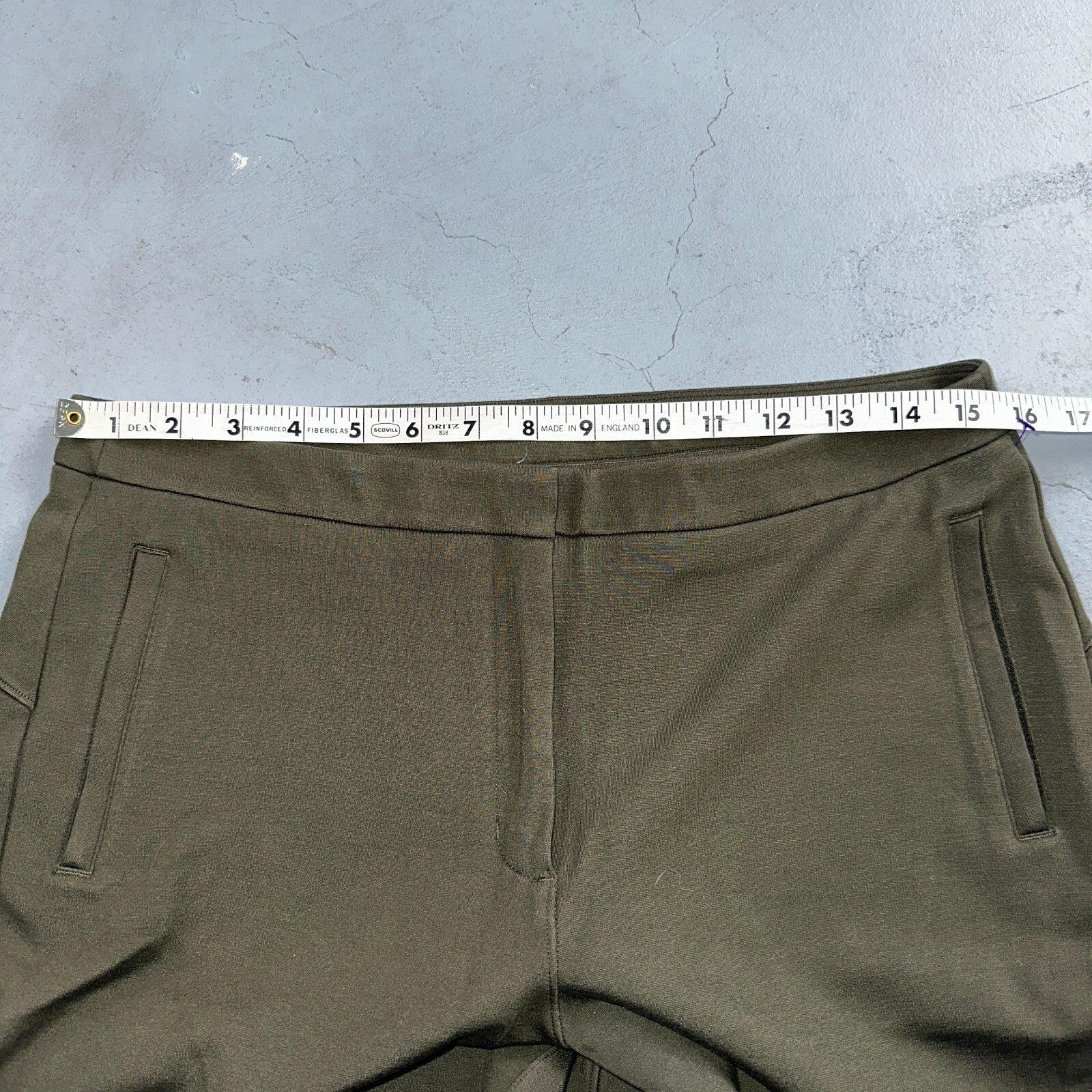 Lululemon On The Move Pant Lightweight in Green Olive Sage Womens Size 10