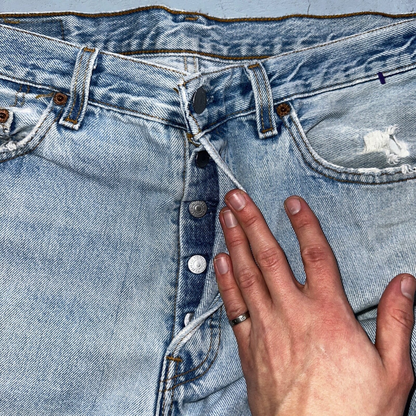 Levis 501 Vintage 90s USA XX Straight Leg Jeans Blue Light Wash 34x34 Act 32x32