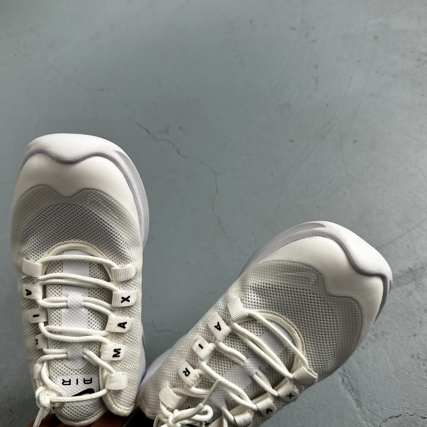 Nike Air Max Axis White Sneakers Women's Size 9 Running AA2168-100