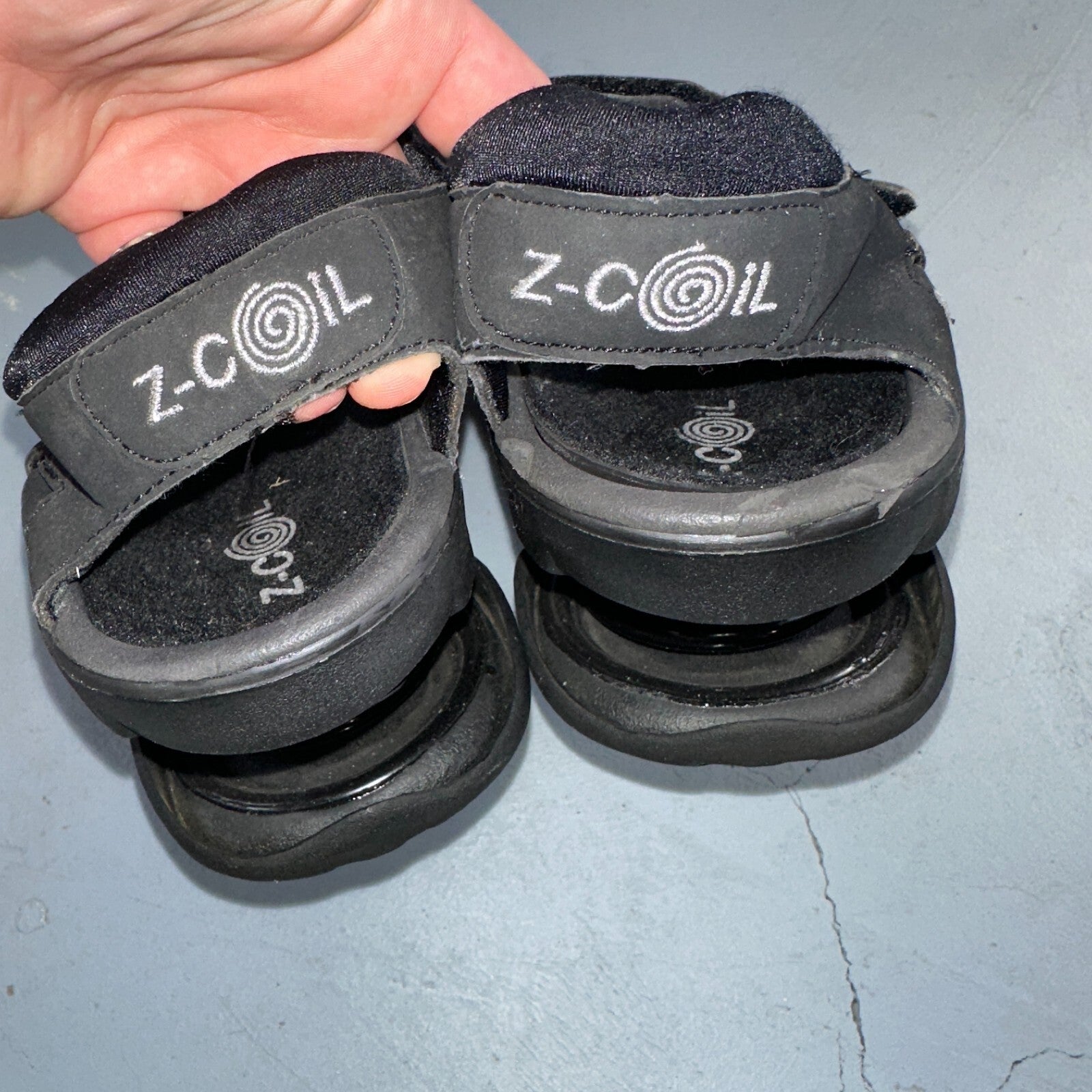 Z-Coil Sidewinder Strappy Sandals Black Shoes Women Size 11 Pain Releif Footwear