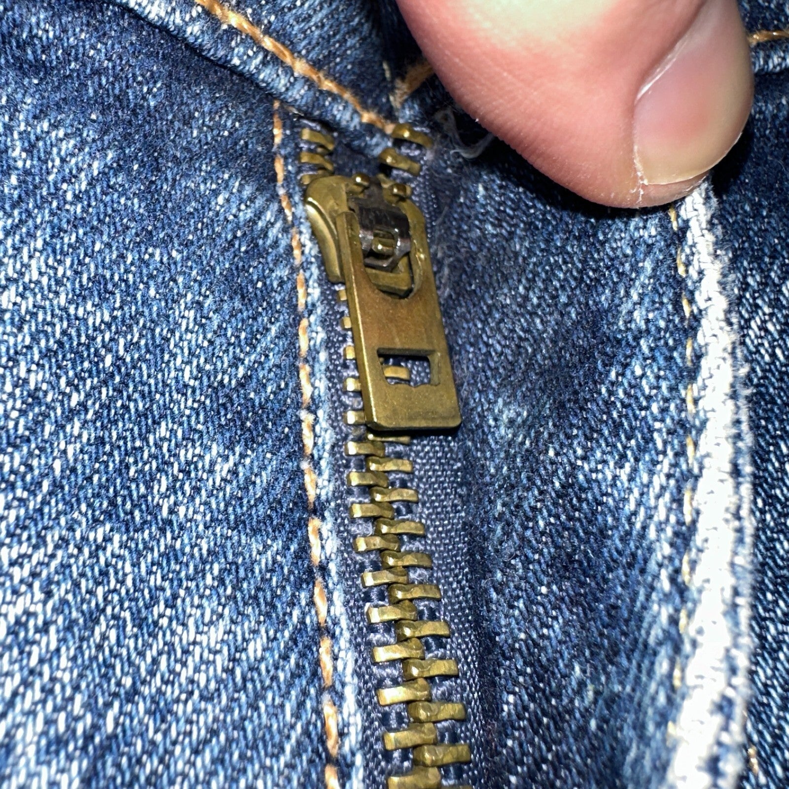 Levis 502 Y2K XX Slim Fit Jeans Blue Med Wash Whiskers 33x34 Vintage Style Worn