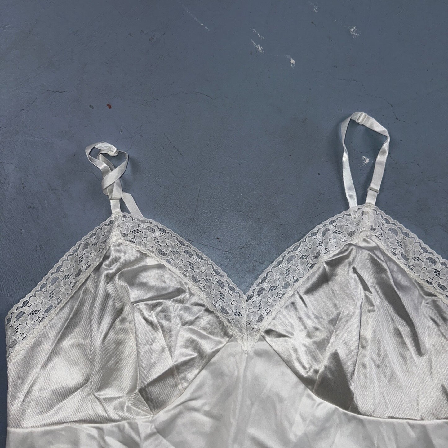 Vintage 1970s Vanity Fair Slip Dress Sleepwear Full Sweep Nightgown Lace 70s