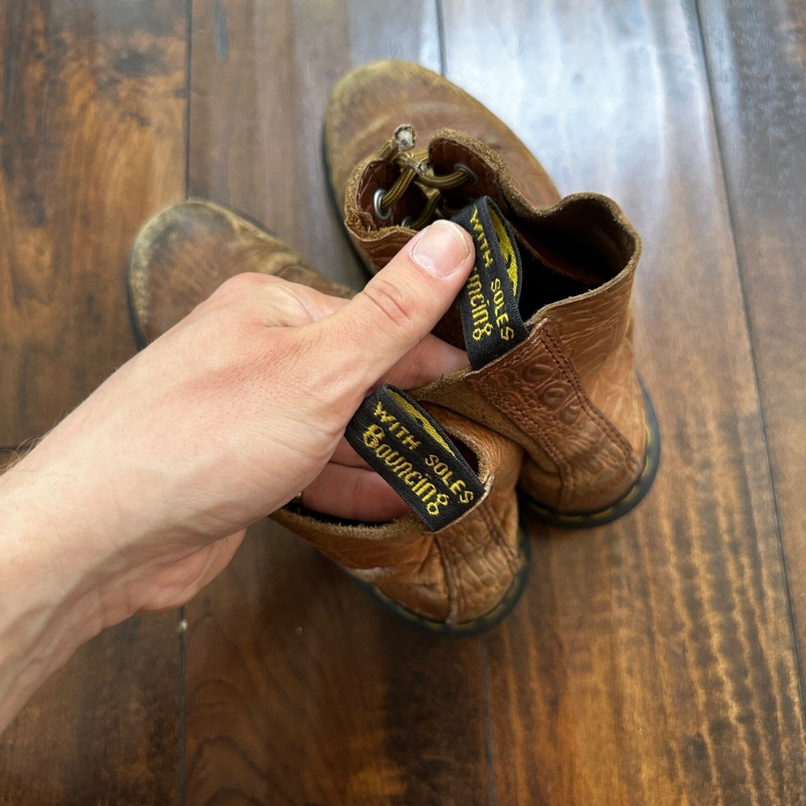 Dr. Martens Pascal Croc Brown Leather Lace-up Boots Women’s Size 6 HEAVY USED