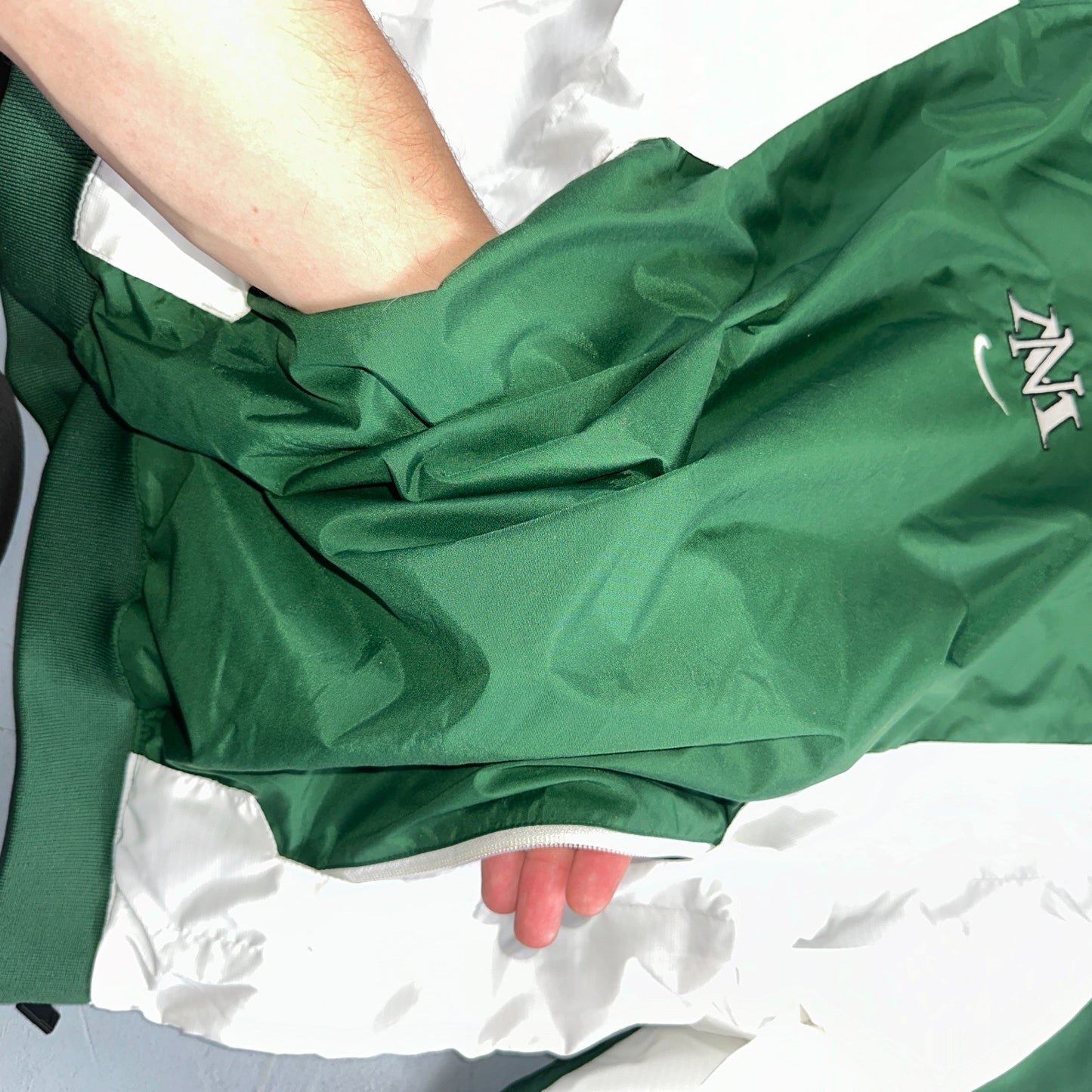 Vintage 90s Nike Men's Swoosh V-Neck Green Pullover Windbreaker XL Center Swoosh