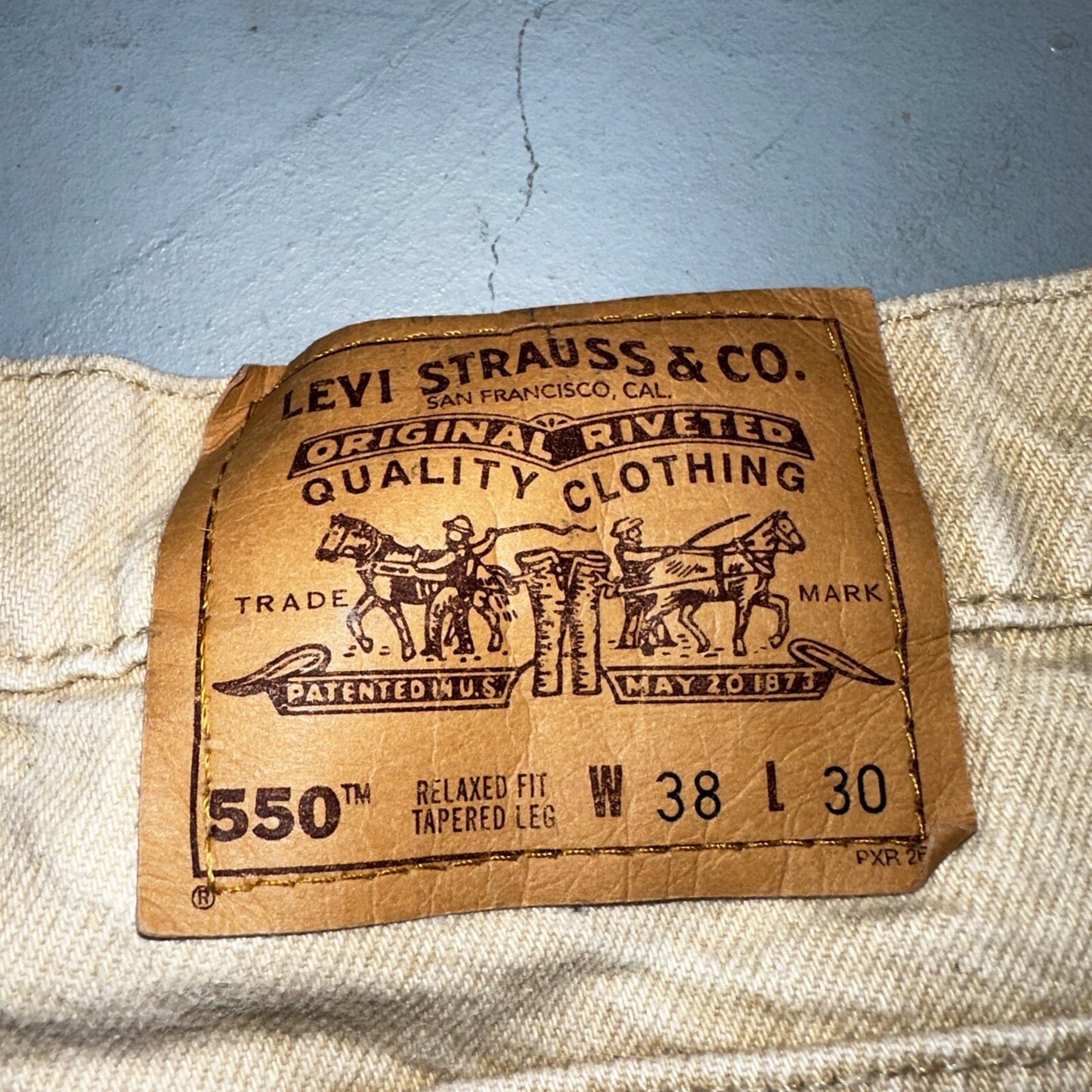 Levis 550 Vintage 90s USA Orange Tab Relaxed Tapered Leg Beige Tan Jeans 38x30