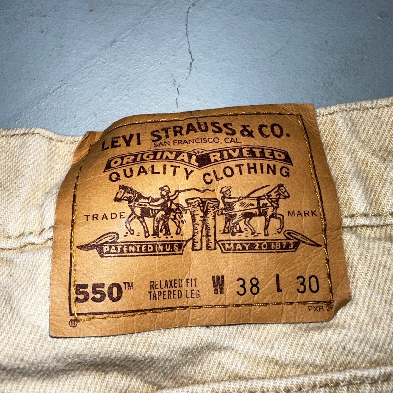 Levis 550 Vintage 90s USA Orange Tab Relaxed Tapered Leg Beige Tan Jeans 38x30