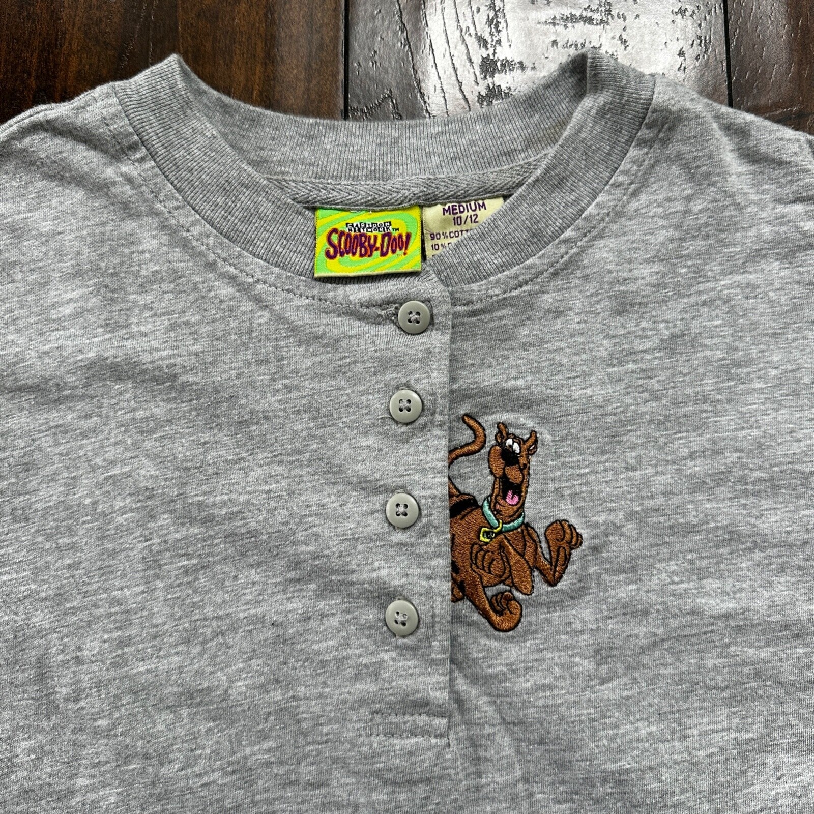 VTG Scooby Doo Cartoon Network Gray Henley Embroidered Shirt Top 90s 2001 Y2K