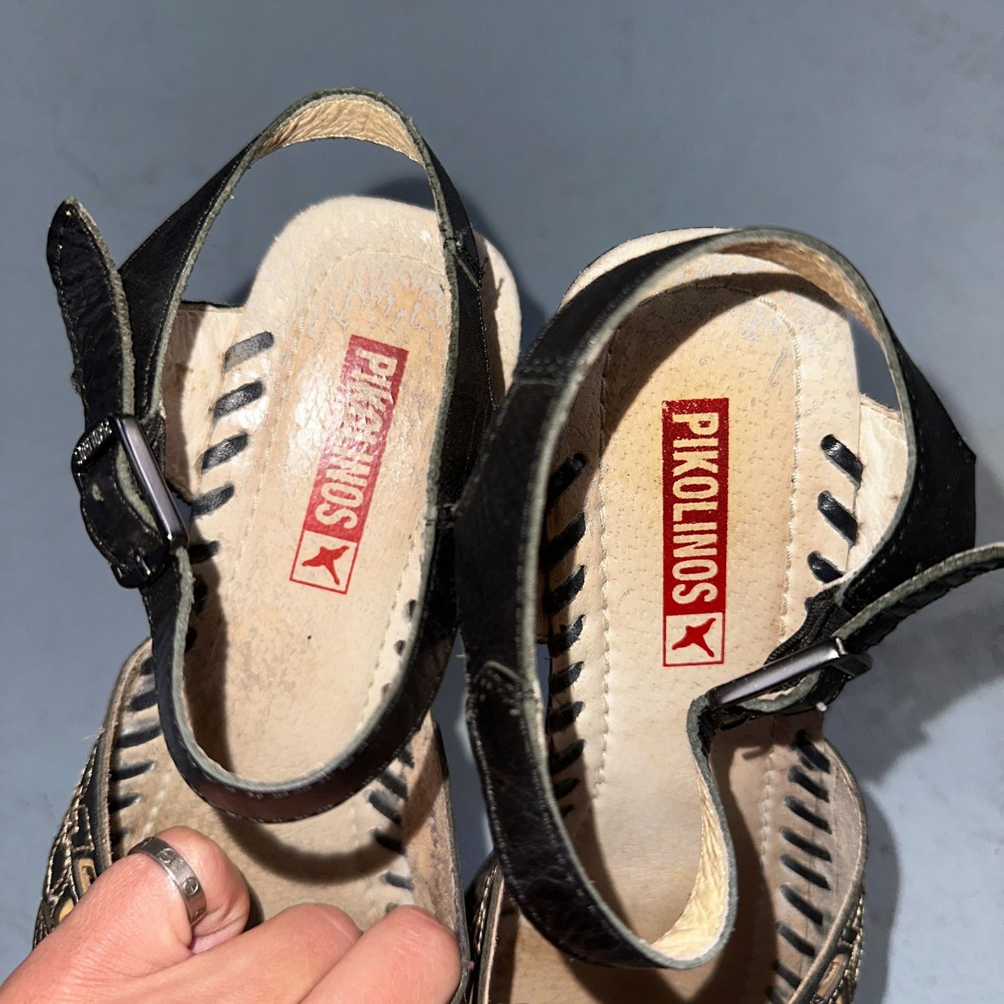 Pikolinos Jerez Black & Tan Perforated Leather Shoes EU 40 Sandal Small Heel