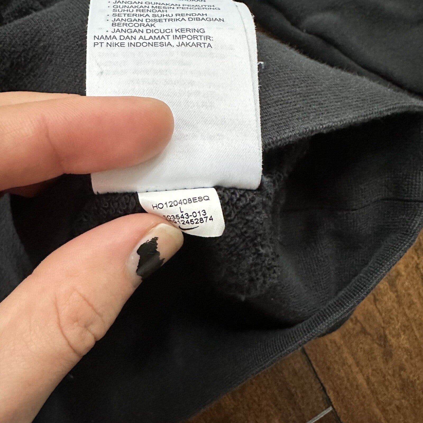 Nike Boys Sweater L Black Hoodie Logo Swoosh Pockets Pockets Long Sleeve Skate