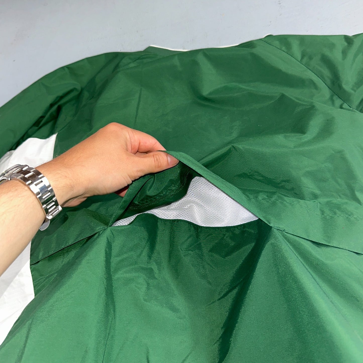 Vintage 90s Nike Men's Swoosh V-Neck Green Pullover Windbreaker XL Center Swoosh