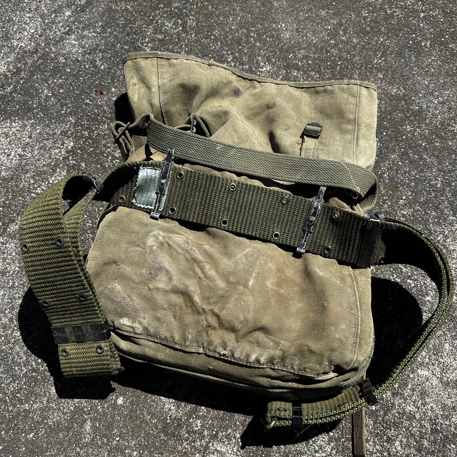 Korea US GI Gas Mask Bag Original Backpack Belt WWII Haversack 1960s?