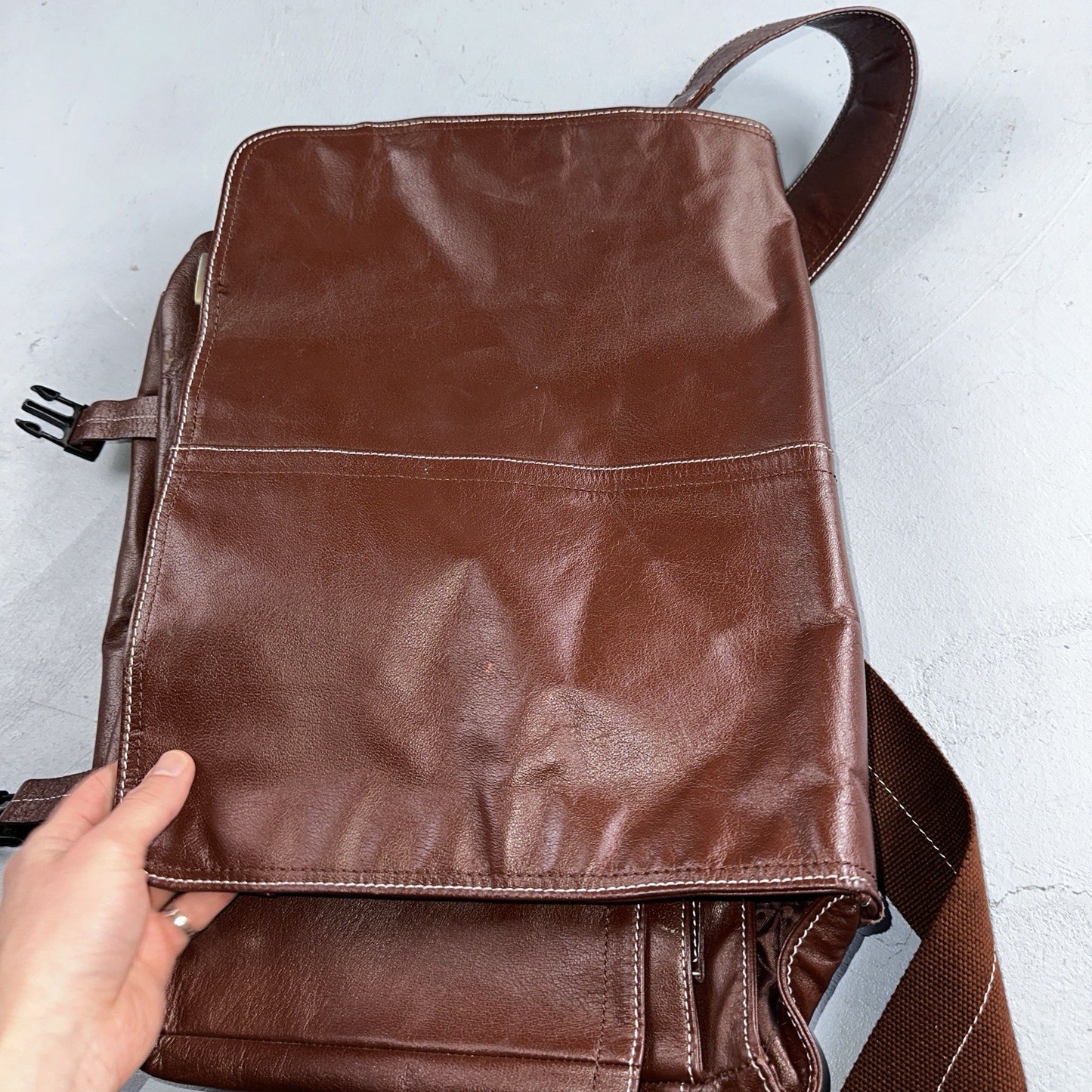 Rich Brown Leather Messenger Satchel Computer Laptop Cross Body Bag