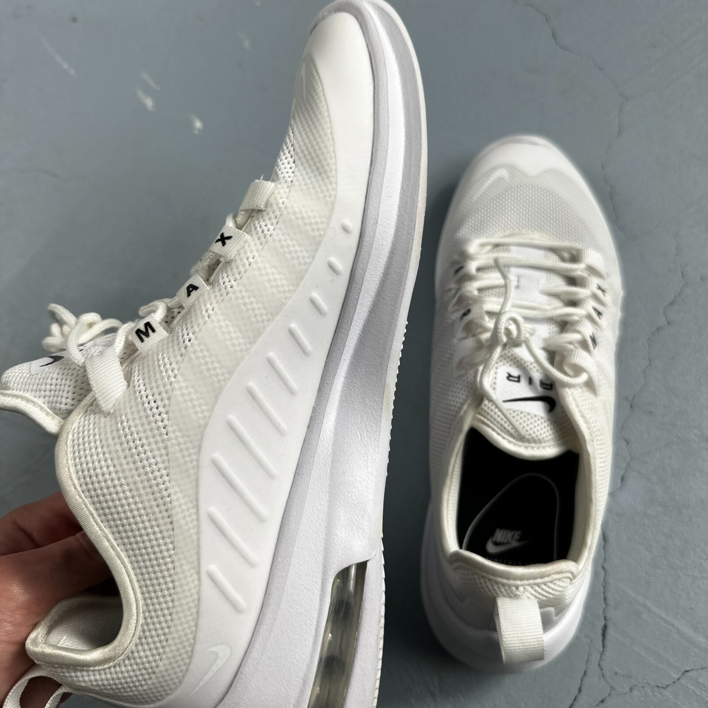 Nike Air Max Axis White Sneakers Women's Size 9 Running AA2168-100