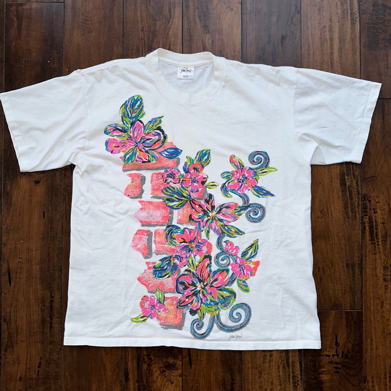 Flowers Big Print Vintage T Shirt 90s Love Butterflies Brick Art Cute Picasso