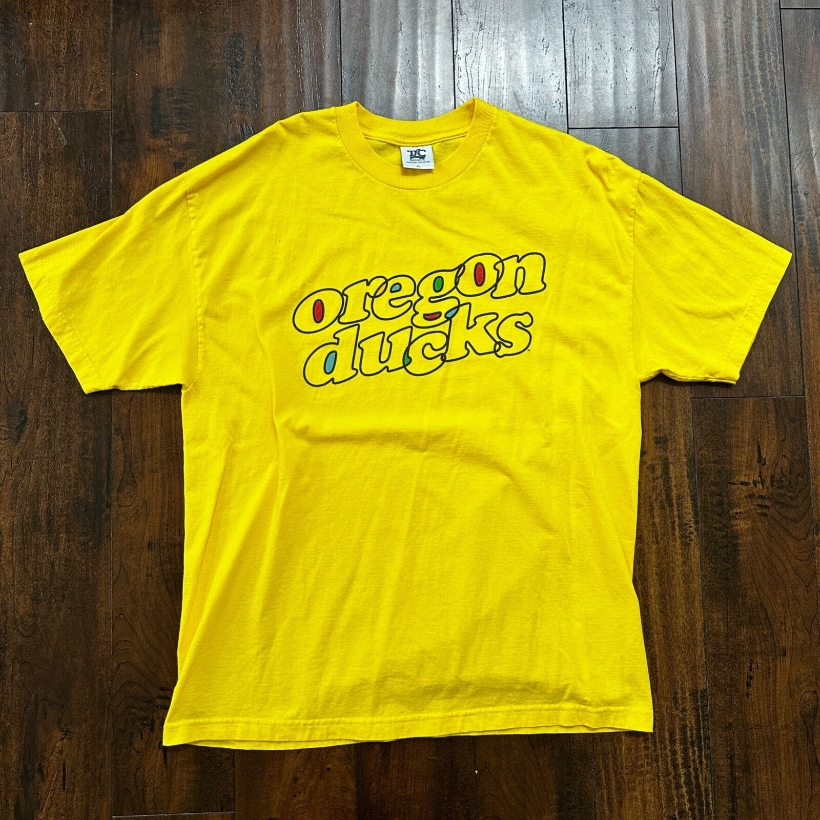 Oregon Ducks Graphic Design VTG T Shirt PDX Portland University Yellow Love