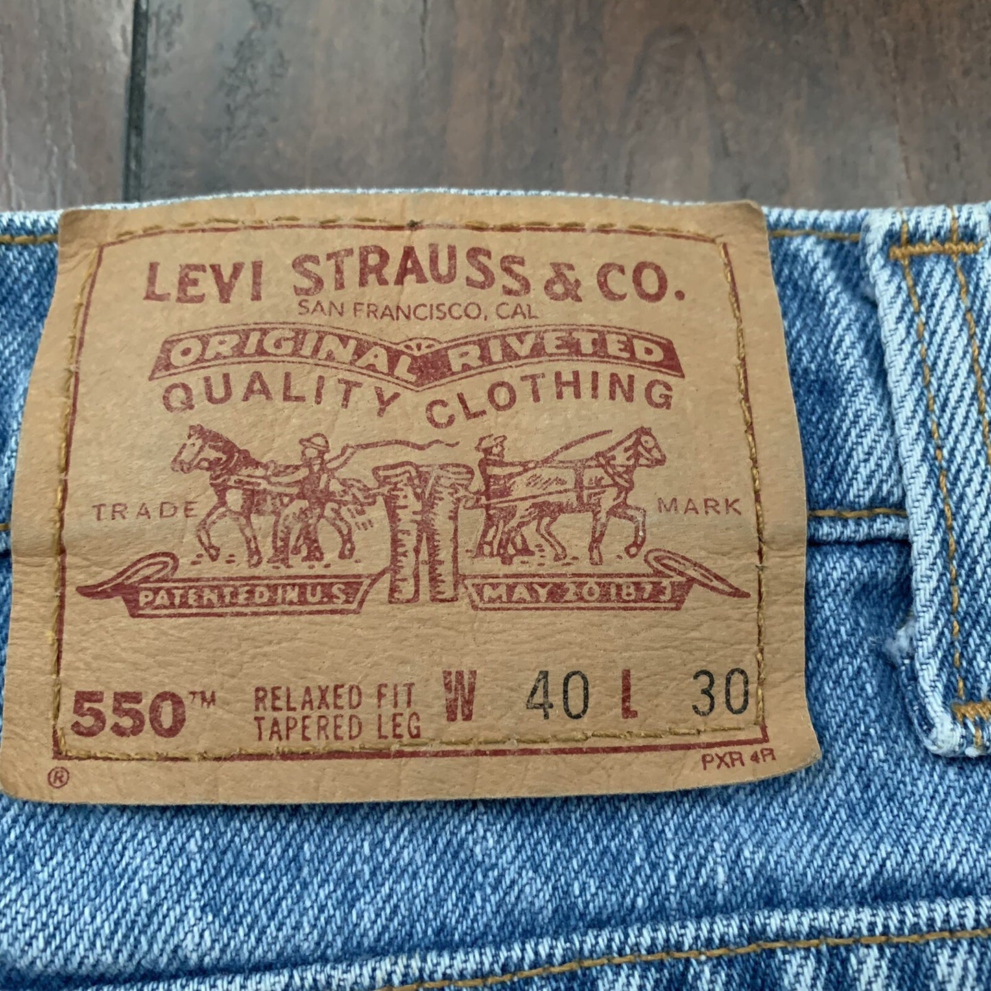 Levis 550 Vintage 90s Tapered Leg USA Relaxed Fit Jeans 40x30 Light Wash 36x30