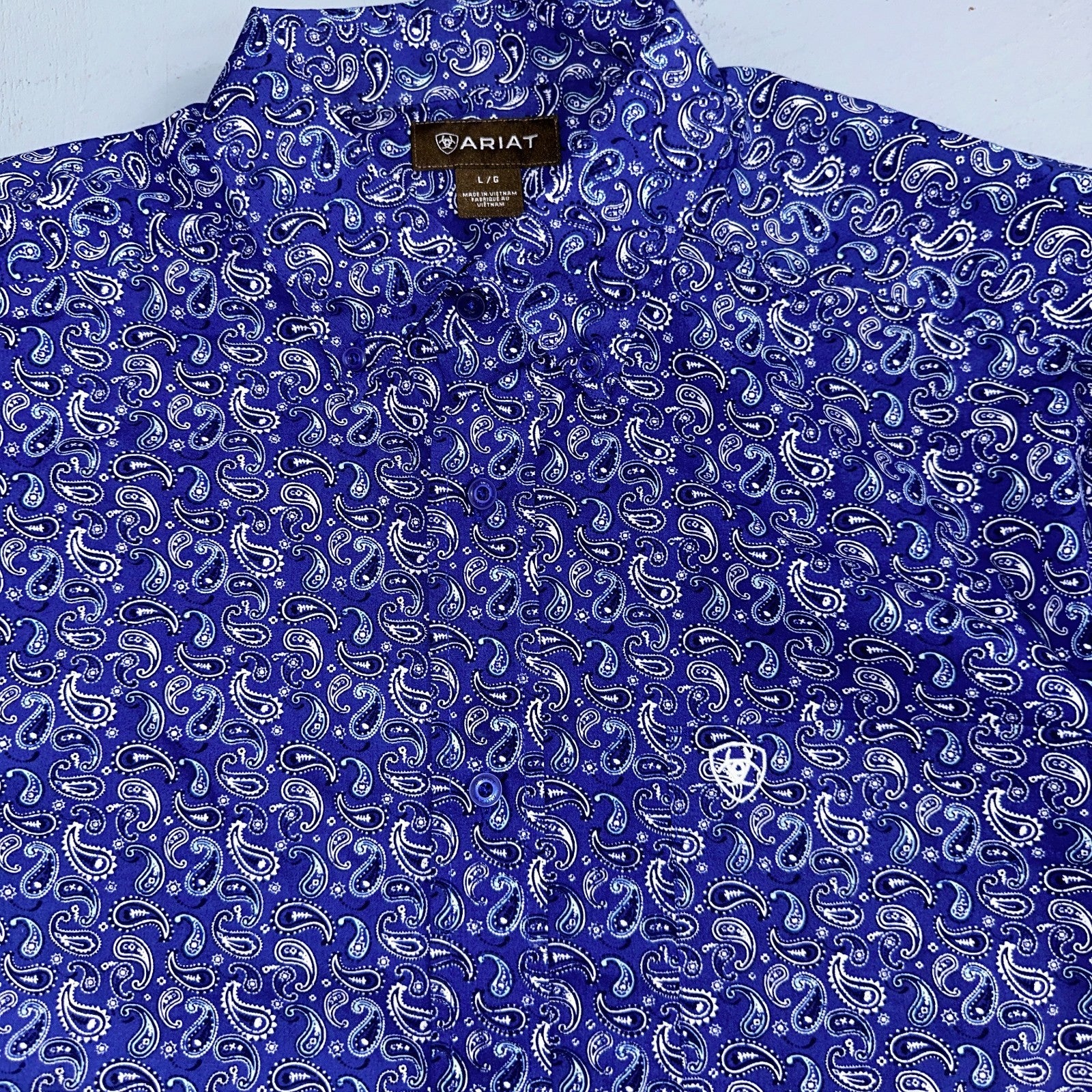 Ariat Button-Down Short Sleeve Shirt Size Large Blue Paisley 100% Cotton Casual