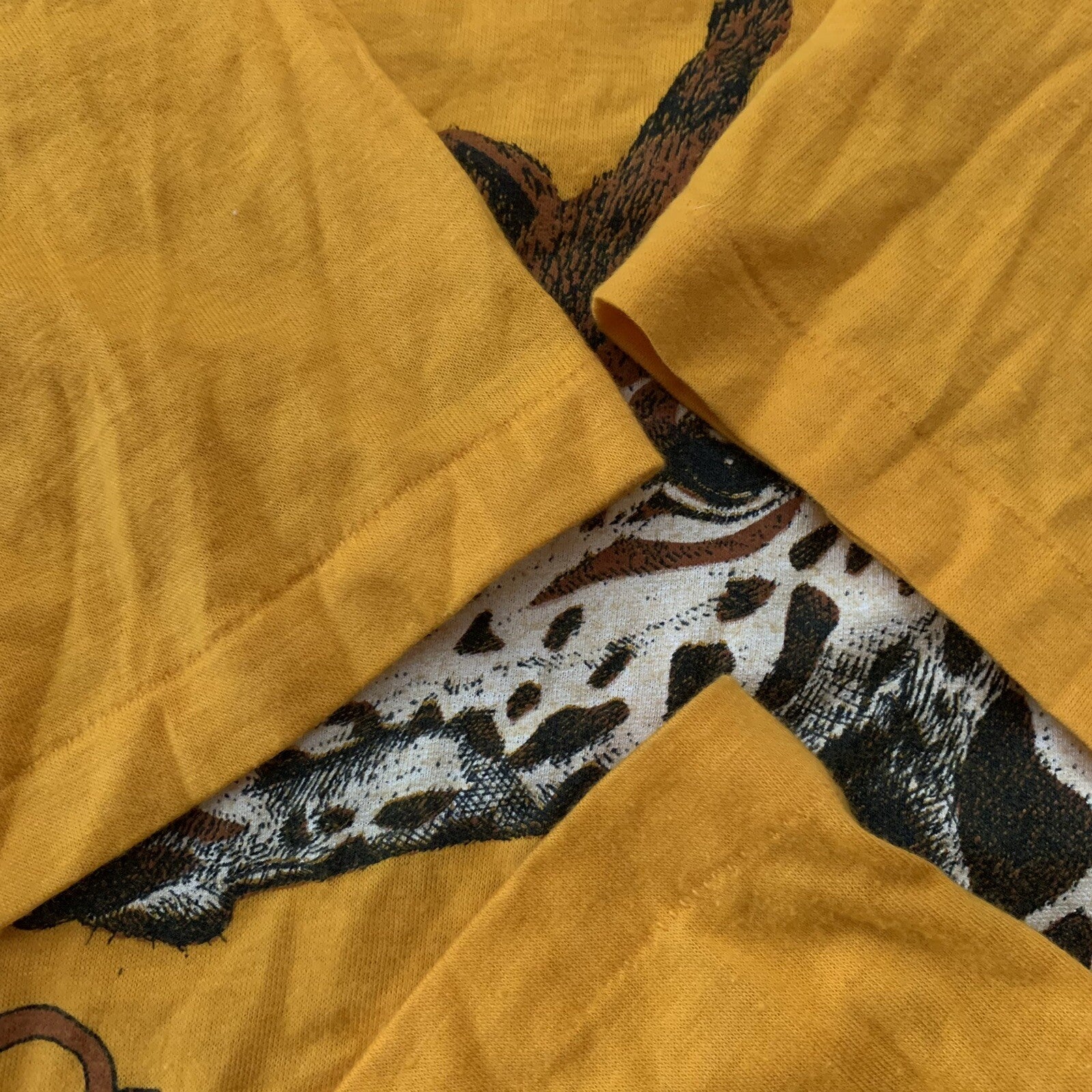 Love Giraffe Vintage Hanes T Shirt 80s 90s Gold Animals Wild Life Lions Rap Cool