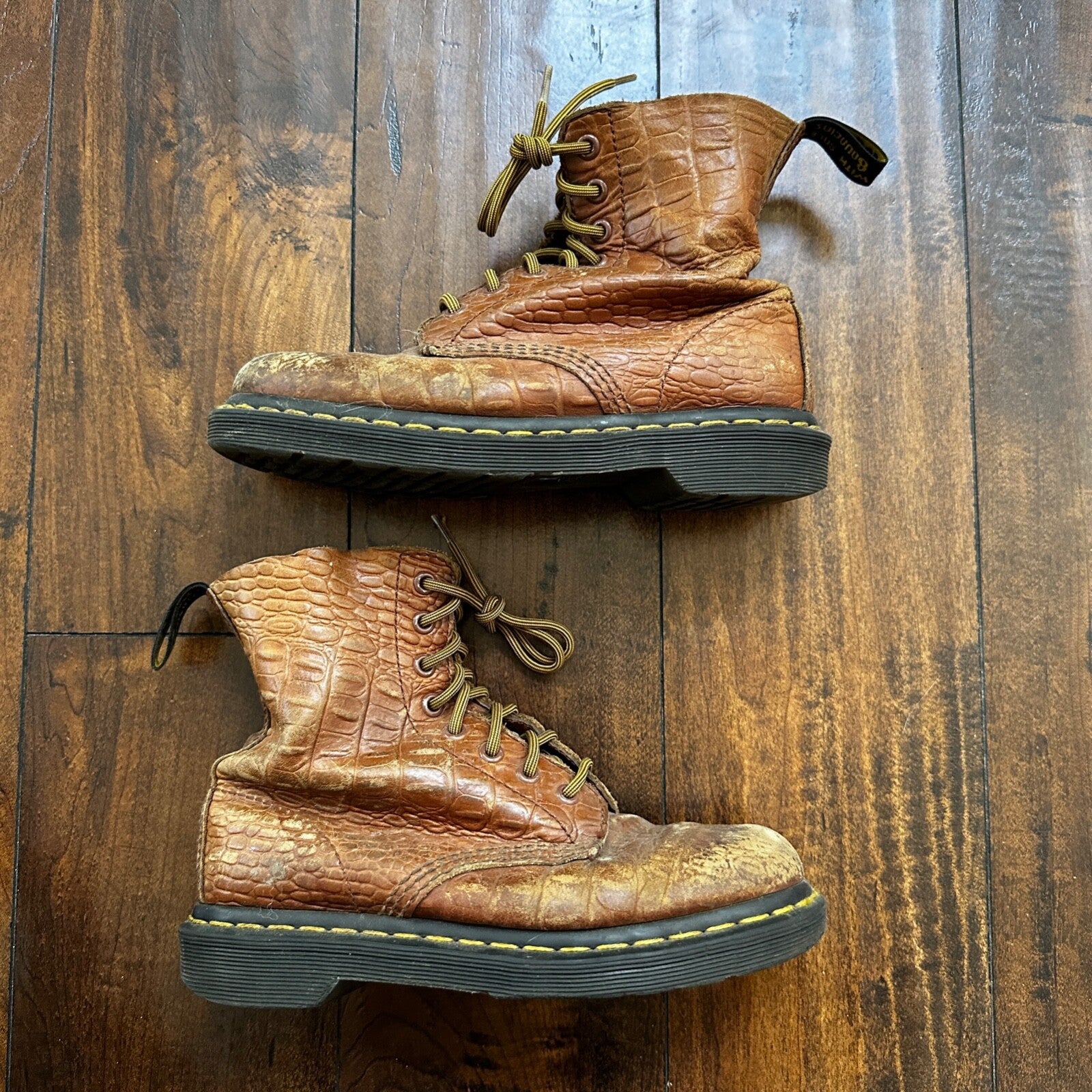 Dr. Martens Pascal Croc Brown Leather Lace-up Boots Women’s Size 6 HEAVY USED