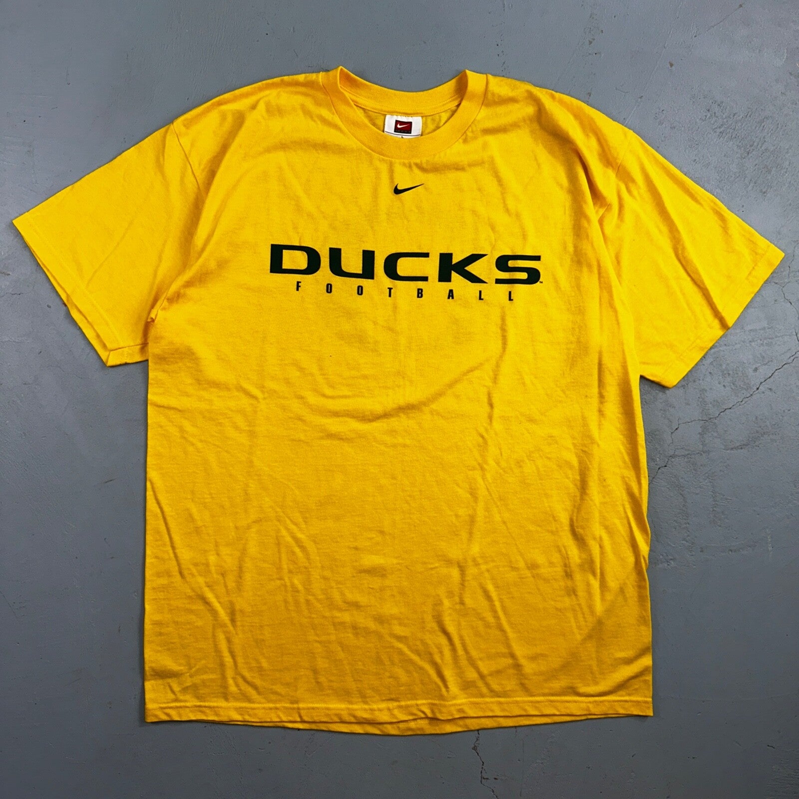 Nike Oregon Ducks Football VTG T Shirt Center Swoosh Big O Back Graphic College