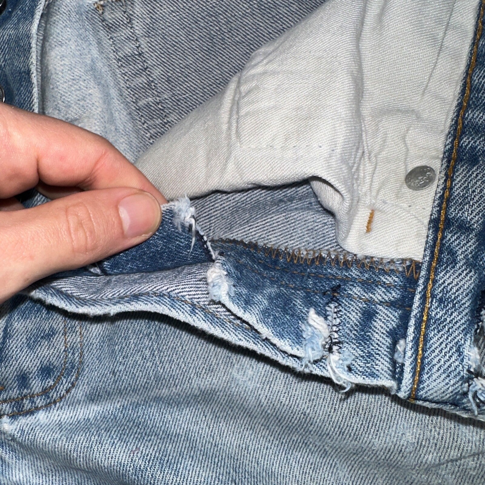 Levis 501 Vintage 80s USA XX Straight Leg Jeans Blue Thrashed 33x38 Act 31x33