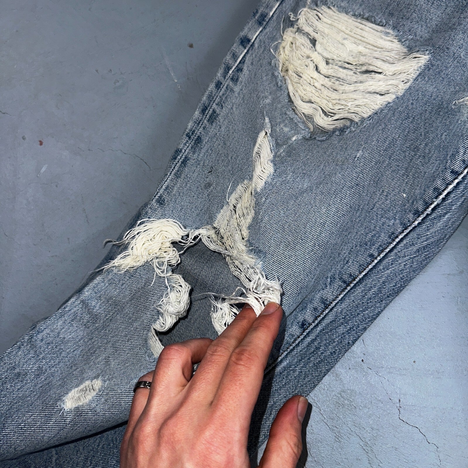 Levis 501 Vintage 80s Redline Selvedge USA XX Jeans Light Wash Thrashed Ac 28x26