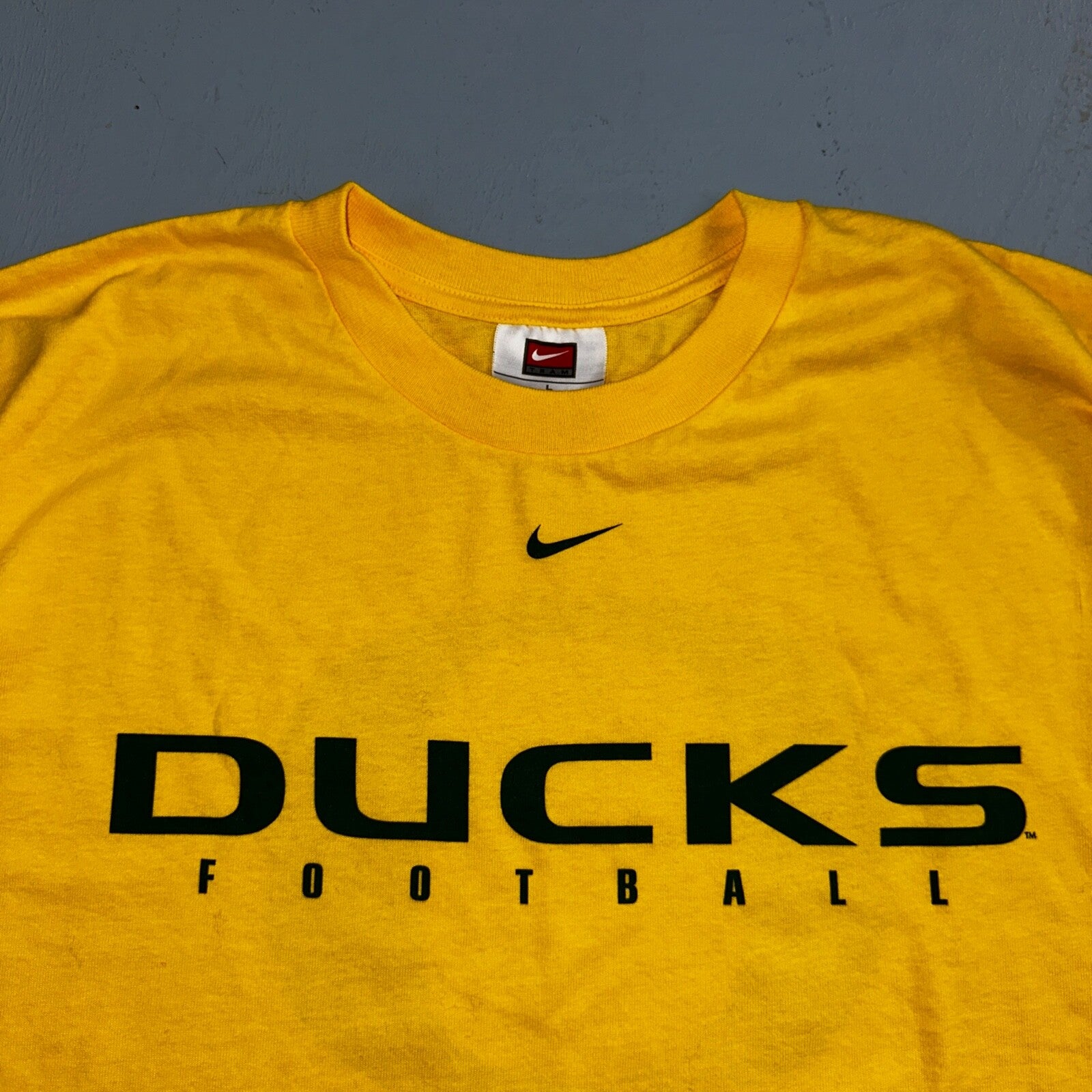 Nike Oregon Ducks Football VTG T Shirt Center Swoosh Big O Back Graphic College
