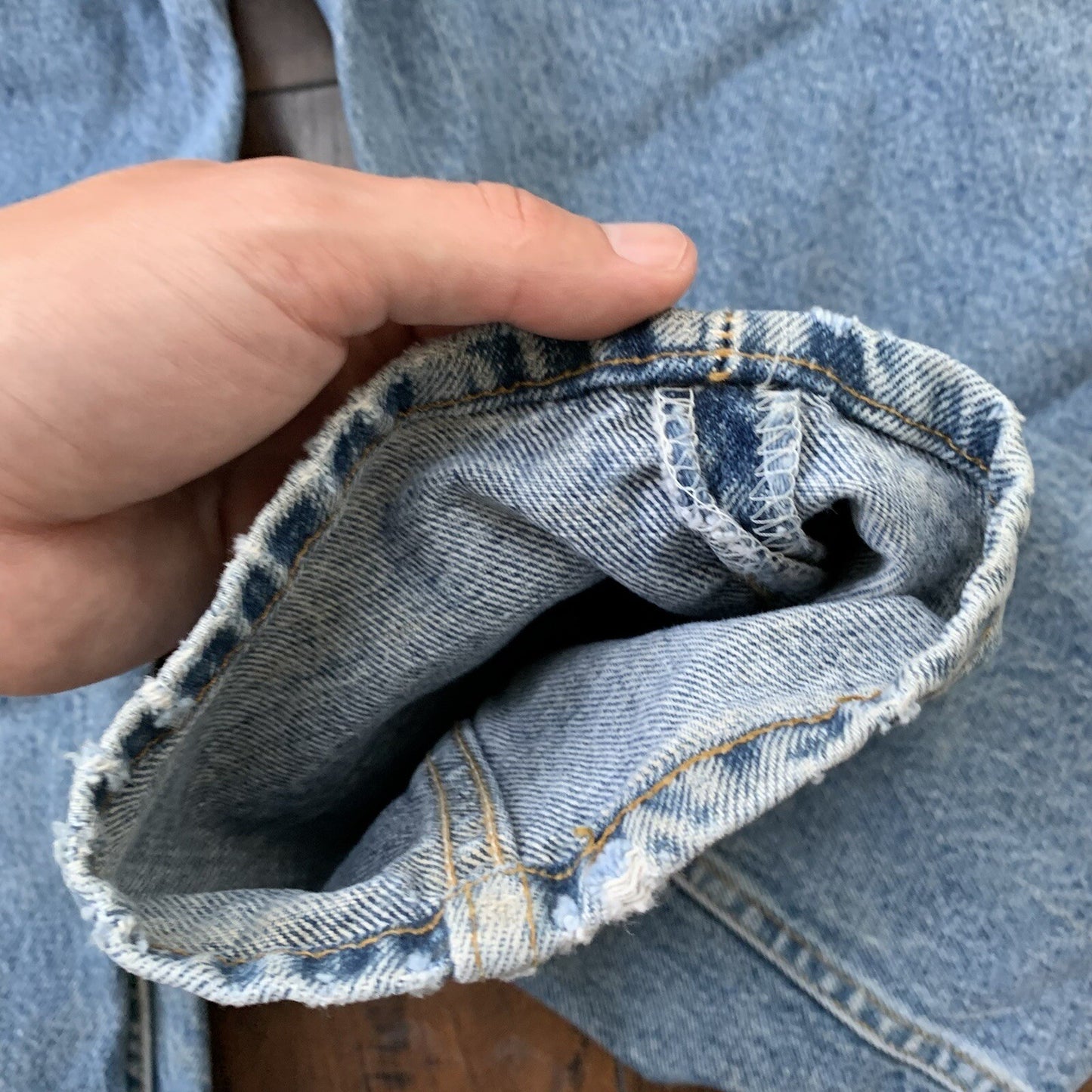 Vintage Levis 550 33x34 Denim Jeans Relaxed Fit USA Light Wash Blue Dad