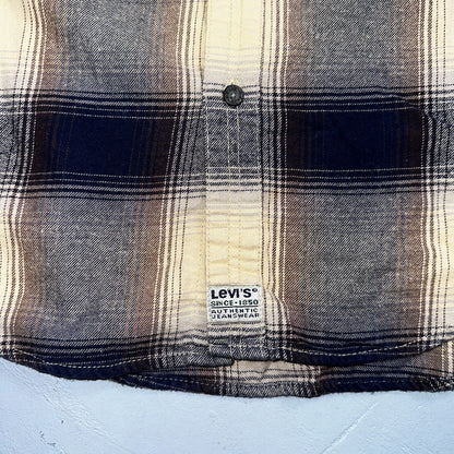 Levis Men's Plaid Flannel Shirt Size M Front Pockets Made in Russia Vintage Y2K