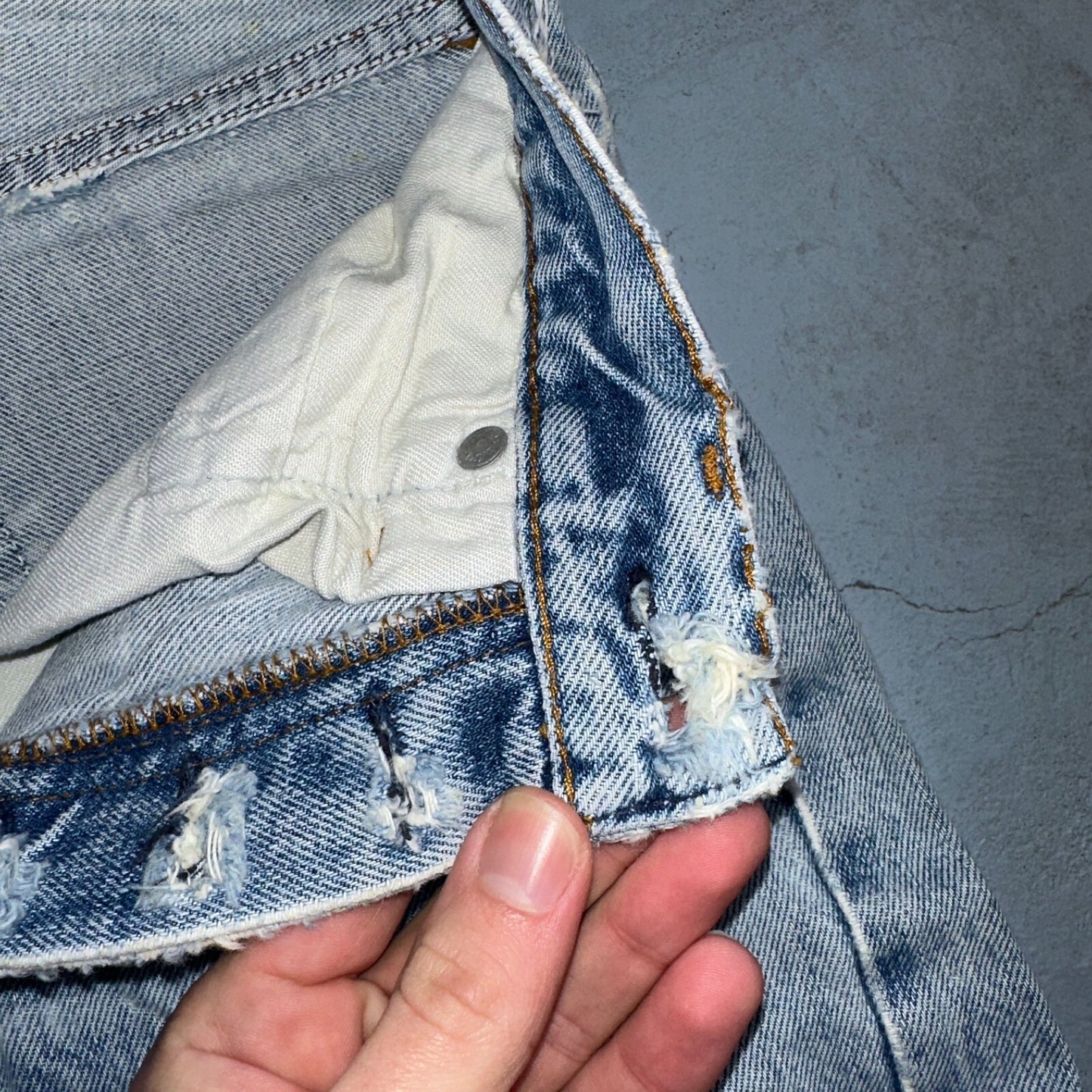 Levis 501 Vintage 80s Redline Selvedge USA XX Jeans Light Wash Thrashed Ac 28x26