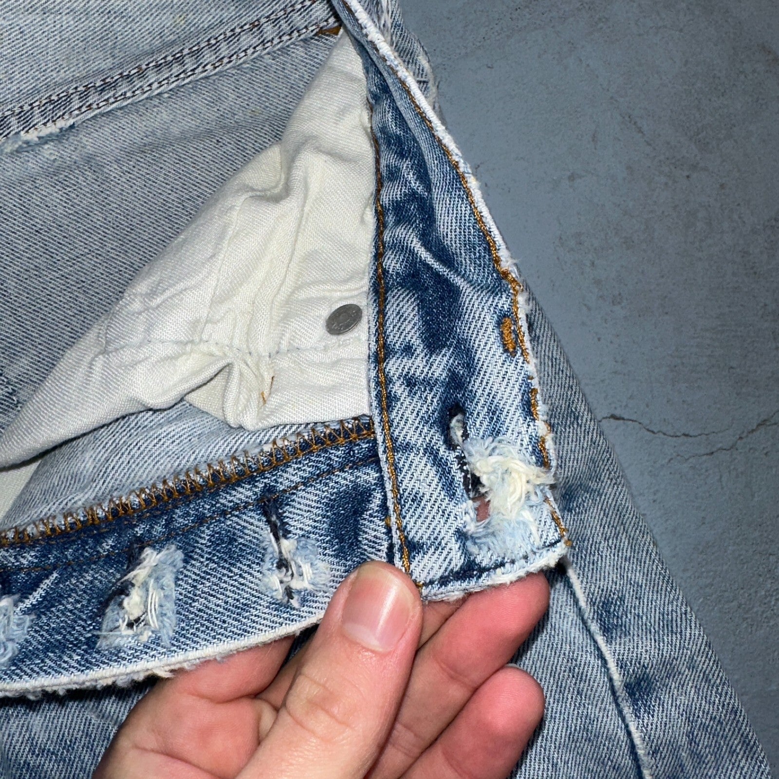 Levis 501 Vintage 80s Redline Selvedge USA XX Jeans Light Wash Thrashed Ac 28x26