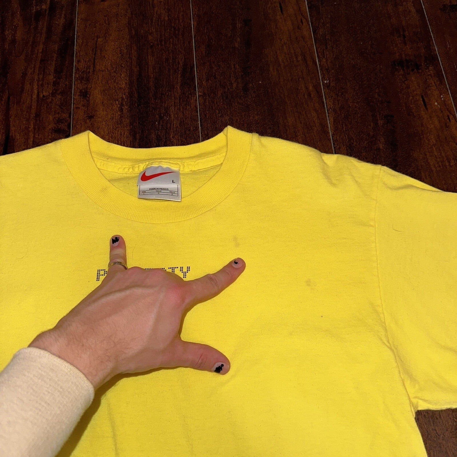 Nike Property Of No One Center Swoosh 90s Yellow Vintage T Shirt LGBTQ Hype Rap