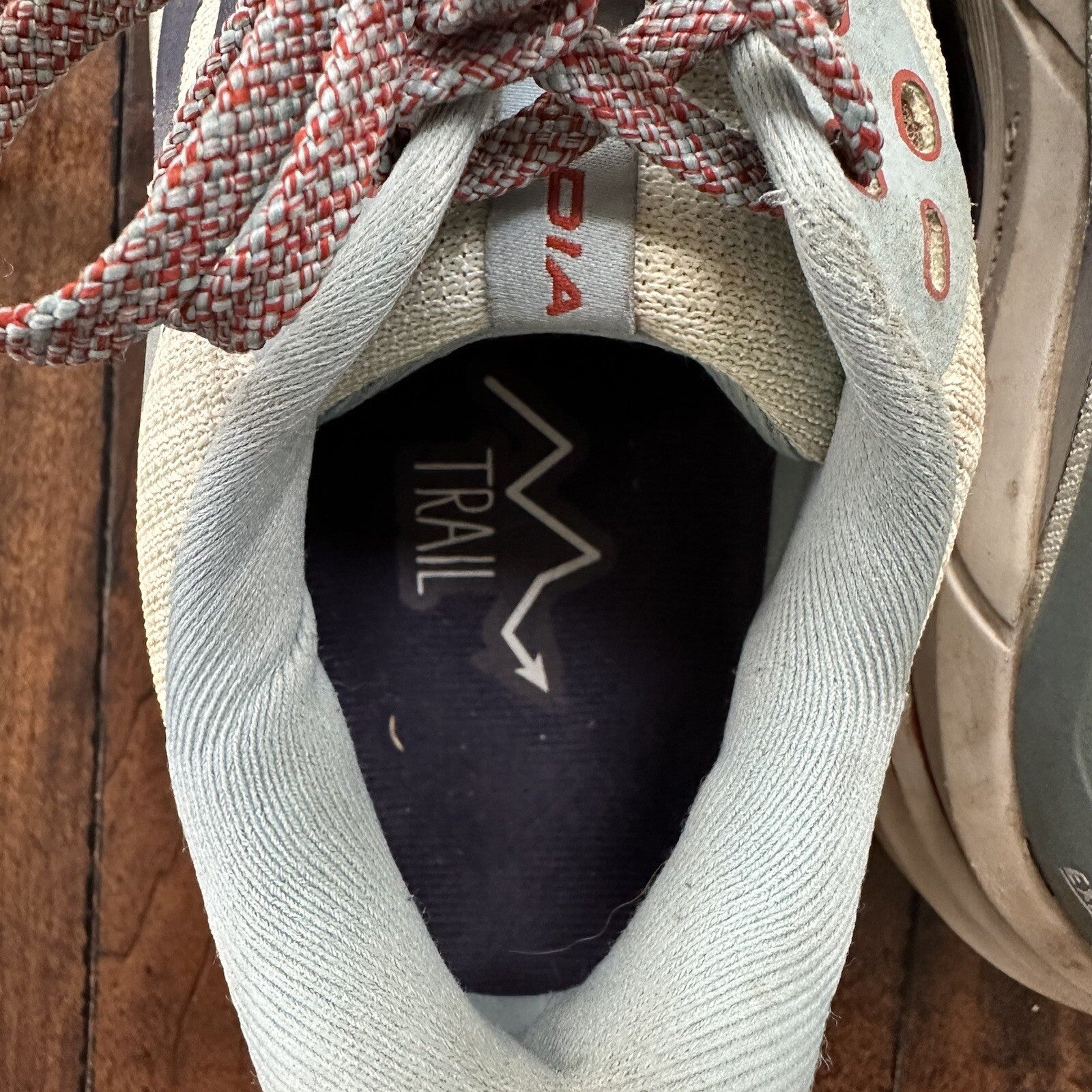 Brooks Womens Cascadia 16 Aqua/Tourmaline/Rooibos Tea Running Shoes Size 9 Hike