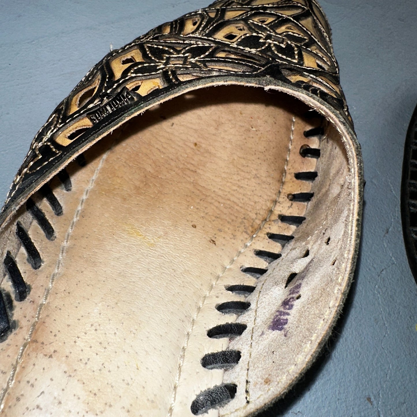 Pikolinos Jerez Black & Tan Perforated Leather Shoes EU 40 Sandal Small Heel