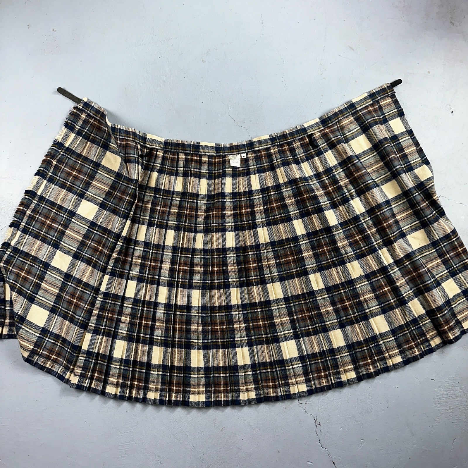 Vintage O'Neill of Dublin 100% Wool Tartan Skirt Size 14 Made in Ireland Pleated