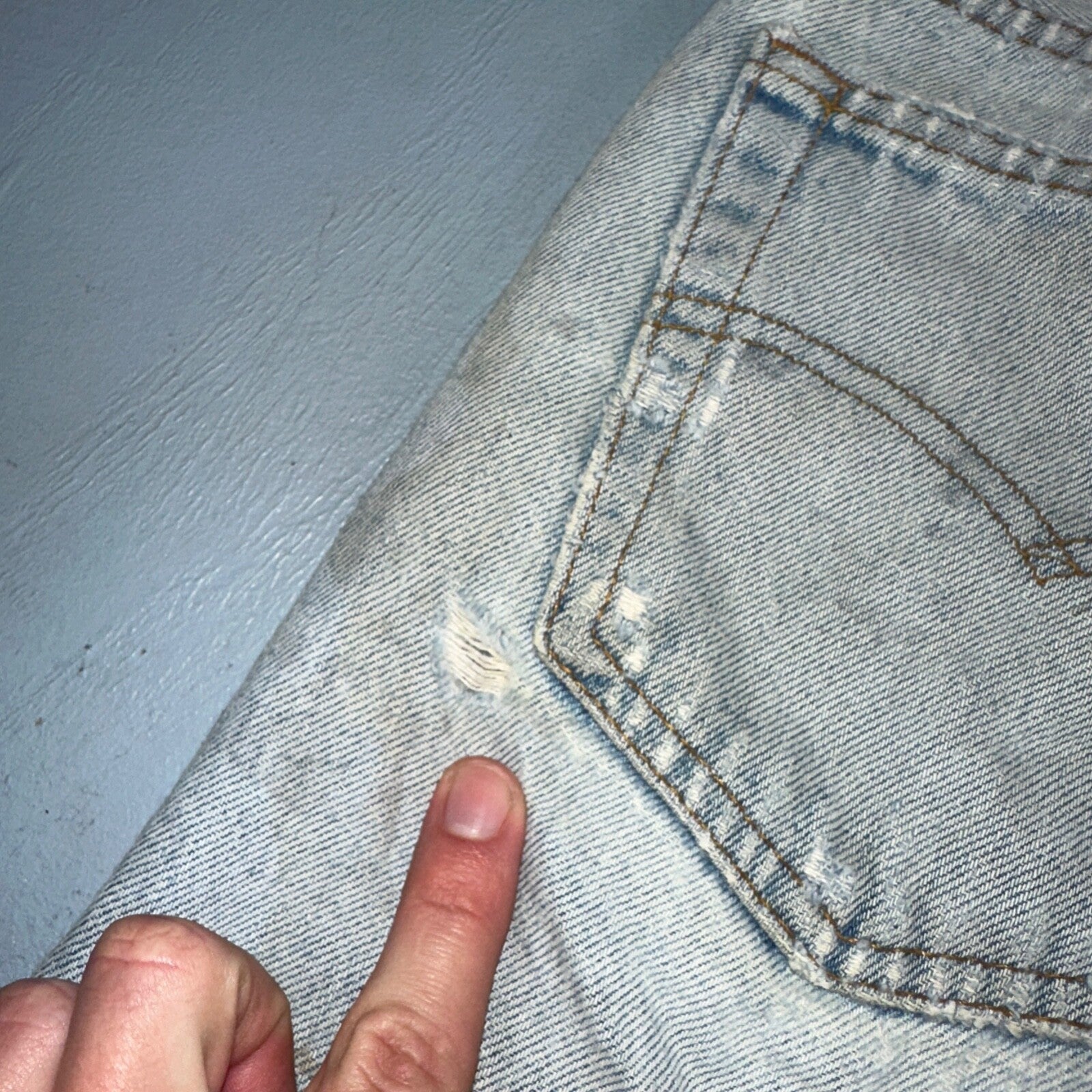 Levis 501 Vintage 80s USA XX Straight Leg Jeans Blue Light Wash Torn Act 32x33