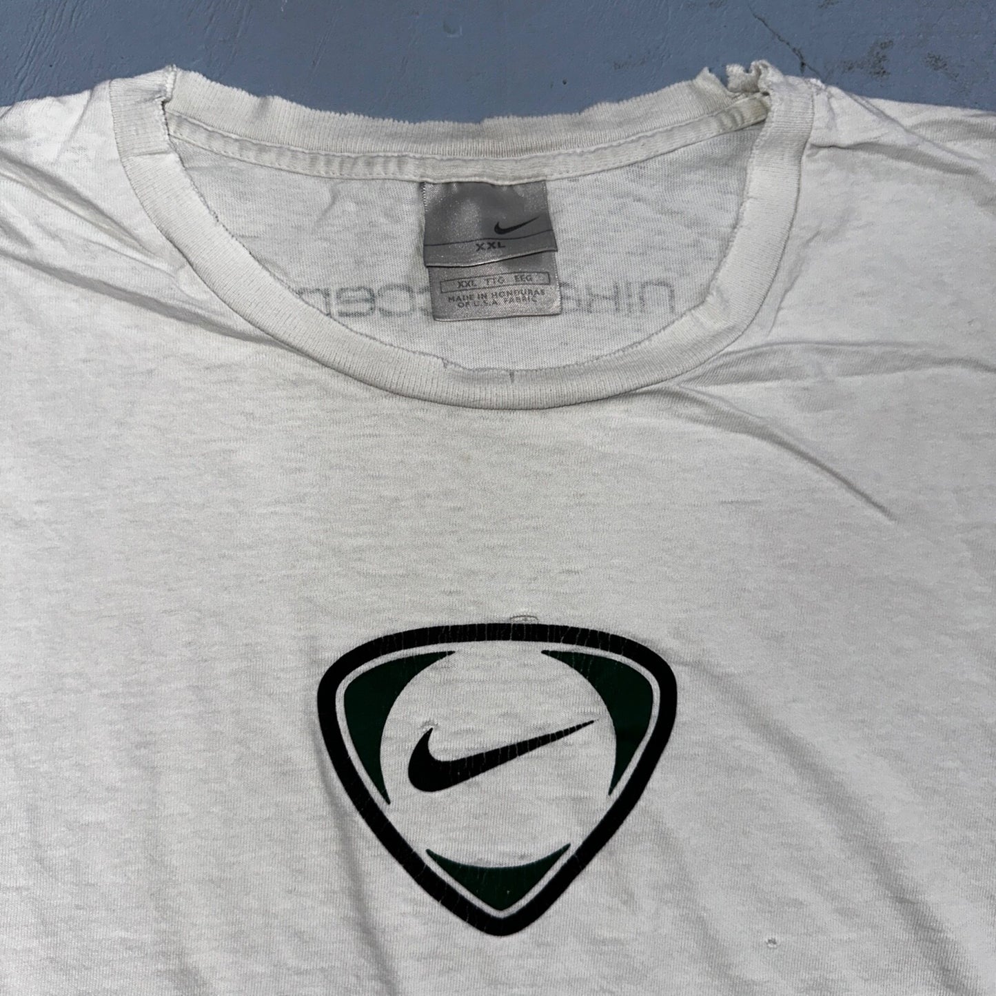 Nike Soccer Y2K Thrashed White VTG T Shirt 2000s Futbal Sports Gym Running