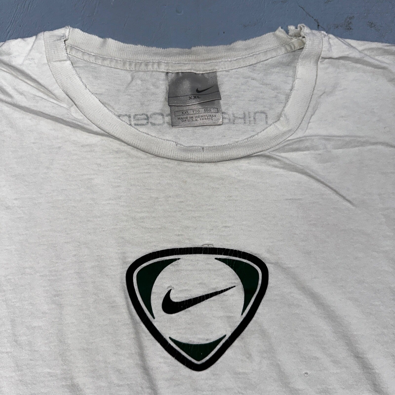 Nike Soccer Y2K Thrashed White VTG T Shirt 2000s Futbal Sports Gym Running