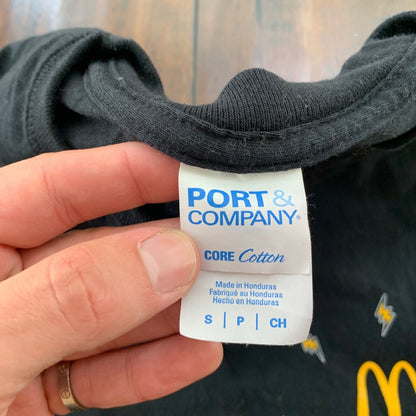 McDonalds Employee Y2K Vintage Style T Shirt Promo Food USA J Balvin Familia