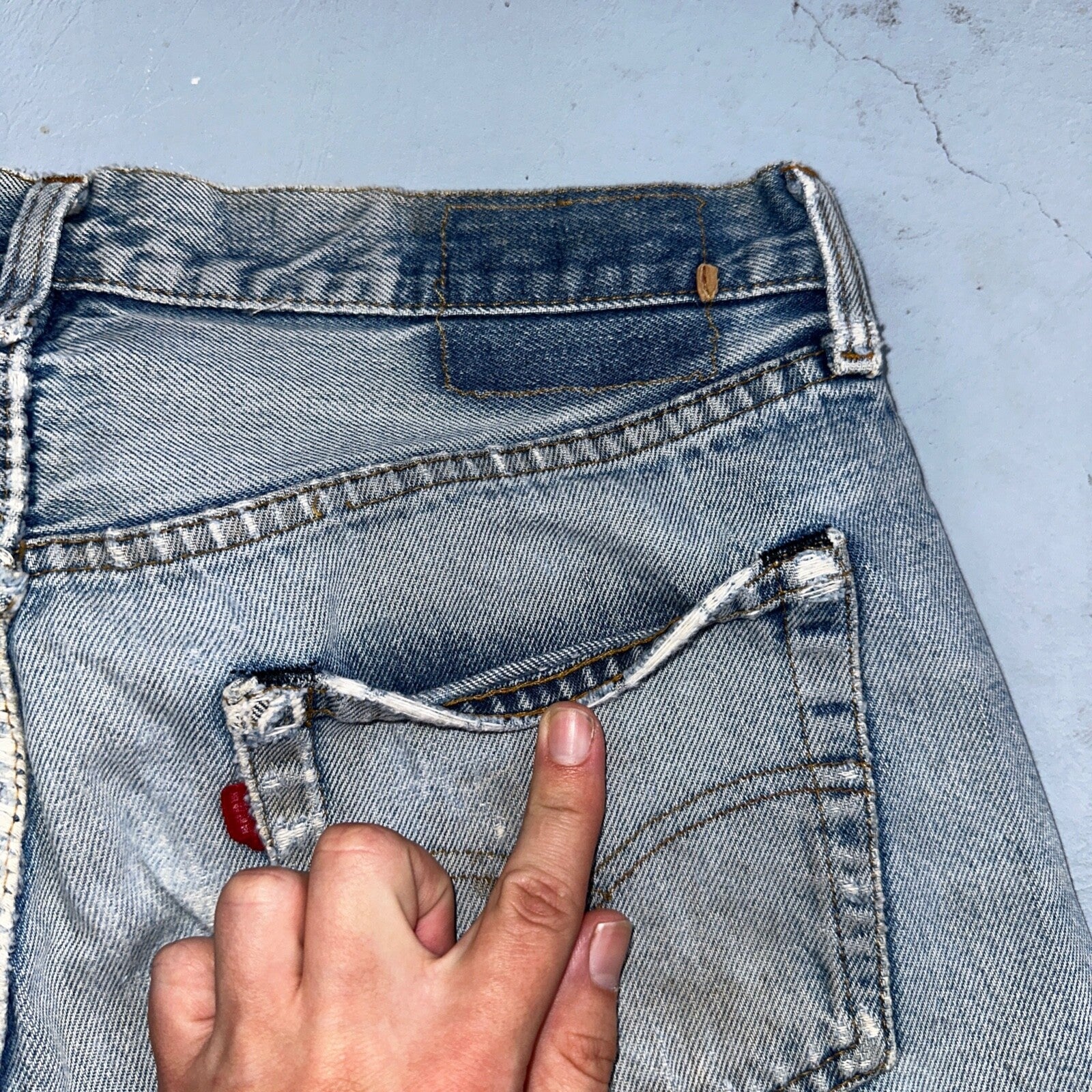 Levis 501 Vintage 80s Redline Selvedge USA XX Jeans Thrashed 33x33 Act 31x30